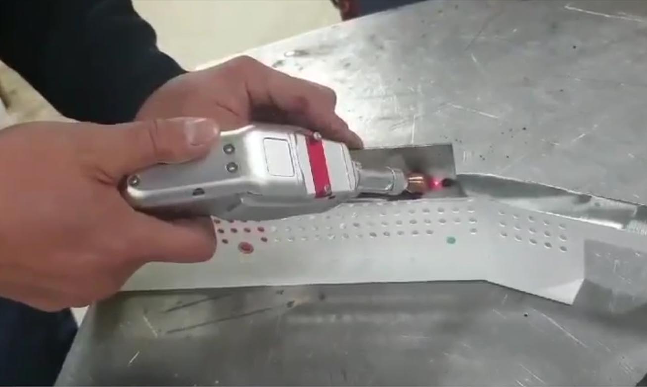 手持式激光焊接機
